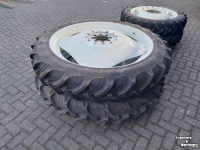 Wheels, Tyres, Rims & Dual spacers New Holland Cultuur wielen 230/95 R32  270/95 R44