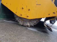 Sweeper  heftruck / shovel bezem