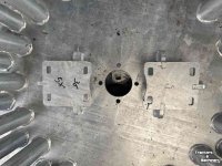 Other manure equipment and accessories  Mestverdeler 16 24 26 28 30 32 36 40 50 uitlopen