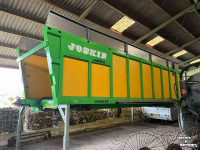 Hooked-arm carrier Joskin Cargo chassis met tank en Drakkar bak