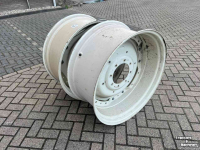 Wheels, Tyres, Rims & Dual spacers New Holland W15x34 velgen set gebruikt