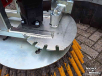 Weed brusher Kemp OKBM Onkruidborstel met Giant aanspan