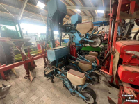 Potato planter Monosem 6 rijige Maispoter Maiszaaier Mais poter zaaier