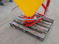 Fertilizer spreader  Jarmet kunstmeststrooiers 200ltr , 300 ltr,& 400 Zowel gedragen als getrokken uitvoeringen !!!