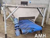 Bulk box tipper  Kantelaar + Doseerbunker met uitvoerband