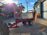 Manure spreader  Mestverspreider 2.5 Ton
