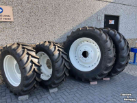 Wheels, Tyres, Rims & Dual spacers Vredestein Nieuw set compleet op verstelbare velgen  440/65R28 en 540/65R38
