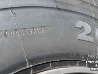 Wheels, Tyres, Rims & Dual spacers Michelin XHA2 20.5R25 op wiel Case 721G 4 stuks
