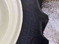 Wheels, Tyres, Rims & Dual spacers International Case-IH set wielen nieuw BKT 280/85R24