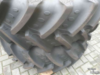 Wheels, Tyres, Rims & Dual spacers  Voor 420/70-R28 Achter 520/70-R38