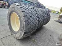 Wheels, Tyres, Rims & Dual spacers Michelin 710/50R30.5 op velg.