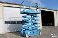 Articulated platforms Haulotte Compact-12 schaarhoogwerker Pinguely-Haulotte Ciseaux