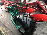 Ploughs Kverneland 3300S met variomat