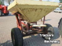 Fertilizer spreader Vicon Getrokken pendelstrooier