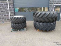 Wheels, Tyres, Rims & Dual spacers New Holland Wielen  680/75 R32 en 480/65 R28