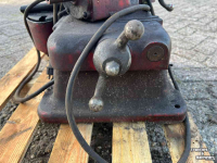 Grinding machine  Klepslijpmachine gebruikt