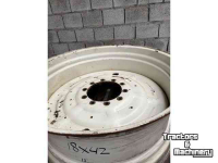 Wheels, Tyres, Rims & Dual spacers New Holland Velgen 18x42