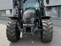 Tractor Valtra Demo G125 Active met kruipbak