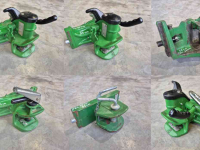 Used parts for tractors John Deere trekhaken handmatig en automatisch 330 cm en 390 cm breed