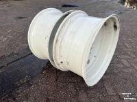 Wheels, Tyres, Rims & Dual spacers New Holland W14x28 set vaste velgen