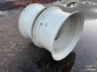 Wheels, Tyres, Rims & Dual spacers New Holland W14x28 set vaste velgen