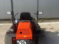 Ride-on mower Kubota ZD1211 Zero Turn maaier