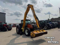 Tractor Valtra 8150 Hitech met bos maaiarm met klepelmaaier!