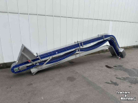 Conveyor  Franz Nahrungsmittelmaschinen elevator  Stijle opvoerband met schakelband  30 cm breed