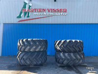Wheels, Tyres, Rims & Dual spacers Michelin 500/70R24 op 10 gaats JCB velgen