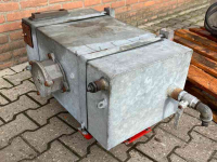 Diverse used spare-parts  Olietanks diversen