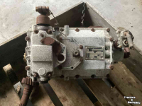 Diverse used spare-parts  ZF ZF S5 - 35/2 versnellingsbak voor wormpomp