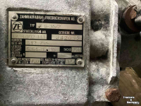 Diverse used spare-parts  ZF ZF S5 - 35/2 versnellingsbak voor wormpomp
