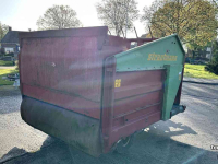 Silage-block distribution wagon Strautmann BVW Blokkenverdeelwagen / Blokkendoseerwagen