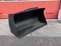 Loading buckets JCB 332/R9607