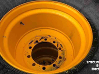 Wheels, Tyres, Rims & Dual spacers BKT 750/60R26.5 95% FL 630 / Nog 1 set voorradig