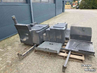 Diverse used spare-parts Claas Jaguar 494 brandstoftank compleet met onderbouw