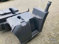 Diverse used spare-parts Claas Jaguar 494 brandstoftank compleet met onderbouw