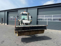 Tractor Ford 6610 met rolbezem