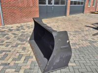 Loading buckets Volvo 190