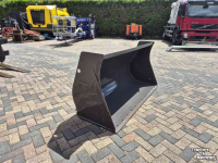 Loading buckets Volvo 190