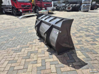 Loading buckets Volvo 190