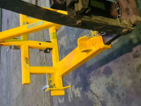 Other machines and accessories for the workshop and yard VDMJ WERKTUIGDRAGER MET OPTIE LEPELINSTEEK  OPTIE TREKPEN STANDAARD OPTIE TREKPEN MET BAL REMORC