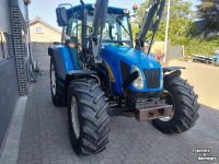 Tractor New Holland T5050 met voorlader