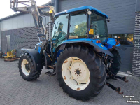 Tractor New Holland T5050 met voorlader