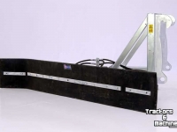 Other attachments and accessories Qmac Modulo rubber yard scraper 270cm hookup Volvo L50-90