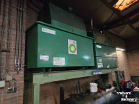 Other machines and accessories for the workshop and yard  olie pomp installatie