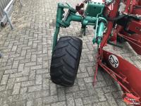 Ploughs Kverneland LB 5-schaar Wentelploeg met VSS pakker / packer