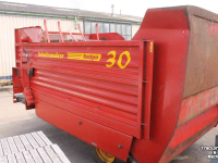 Silage-block distribution wagon Schuitemaker Amigo 30S blokkenwagen blokkendoseerwagen voerkar voerwagen messenwals