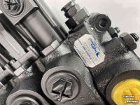 Diverse new spare-parts Giant ventielblokken NIEUW V6004tele V5003 G4500 G5000