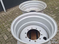 Wheels, Tyres, Rims & Dual spacers Massey Ferguson Velgen 28X20 Inch